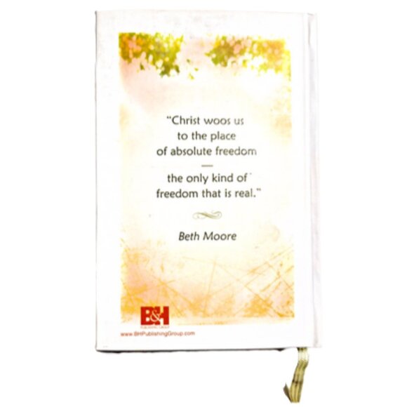 Breaking Free Day by Day: A Year of Walking in Liberty by Beth Moore NEW - Picture 5 of 5
